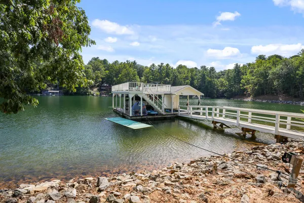 2250 MALLARD COVE DR