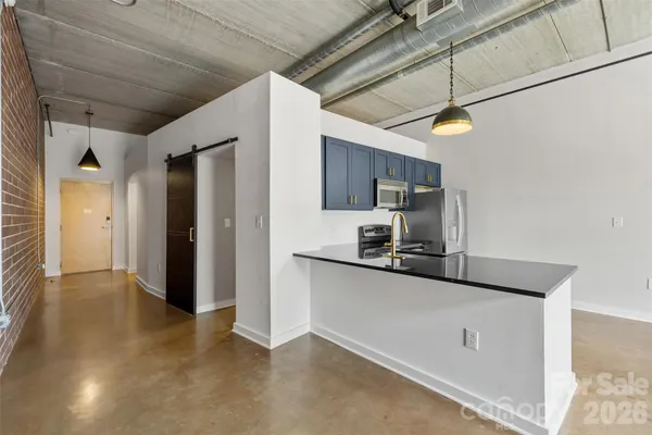 626 N GRAHAM ST STE 205