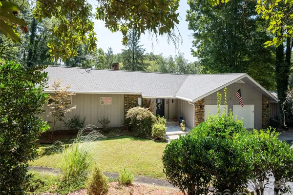 30 W FAIRWAY DR
