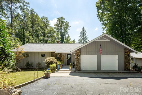 30 W FAIRWAY DR