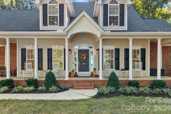 390 ROBINSON RD