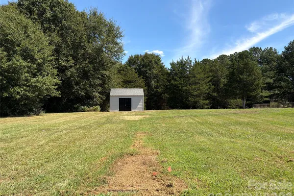 221 PENNINGTON RD