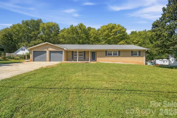 213 LAKEVIEW DR