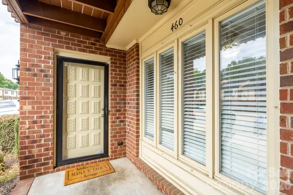 460 CAMROSE CIR