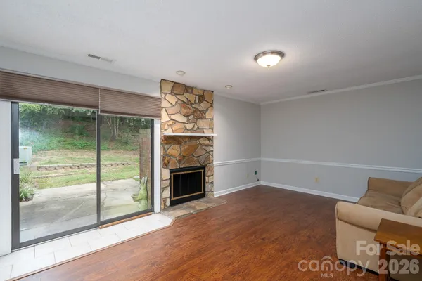 460 CAMROSE CIR