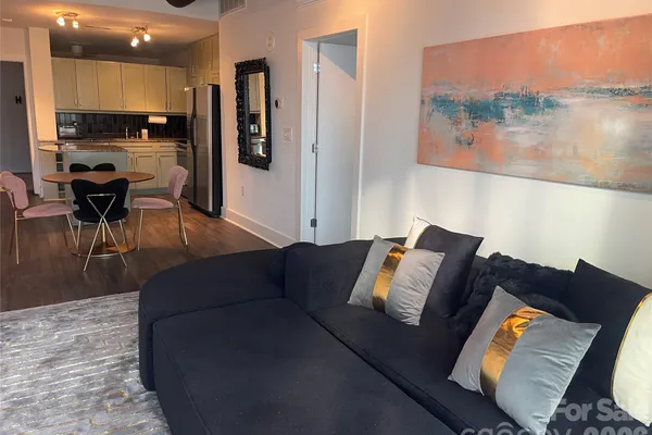 505 E 6TH STREET ST 1006