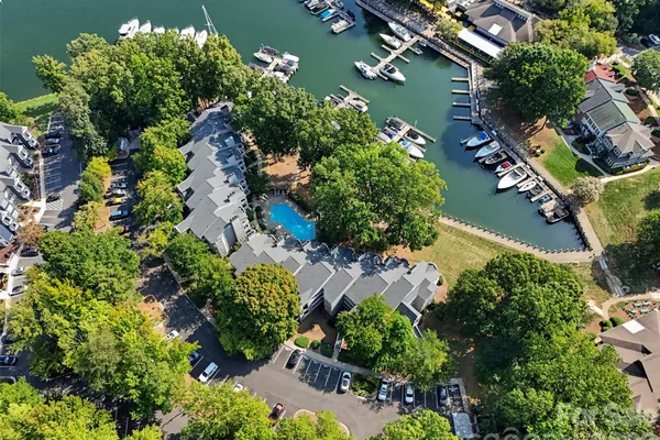 203 NW DR