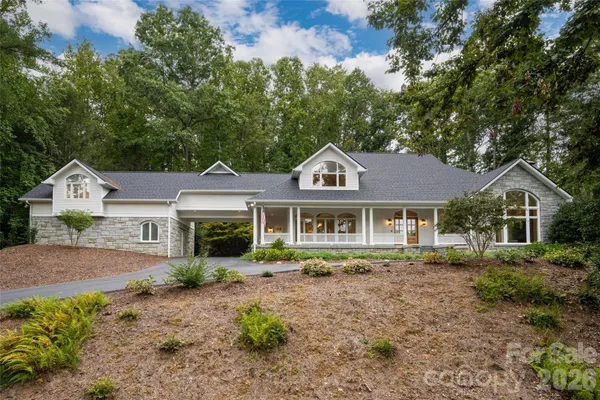 4 CEDAR HILL DR