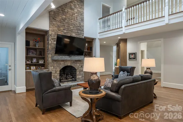 4 CEDAR HILL DR