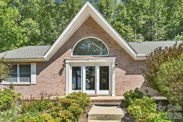 4311 COVE LOOP RD