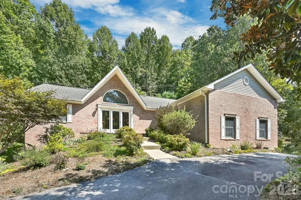 4311 COVE LOOP RD