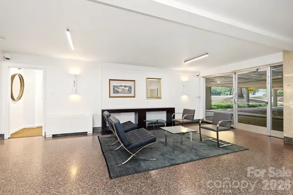 1300 QUEENS RD 219