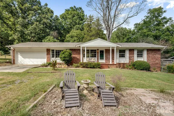 5 W MAPLE DR