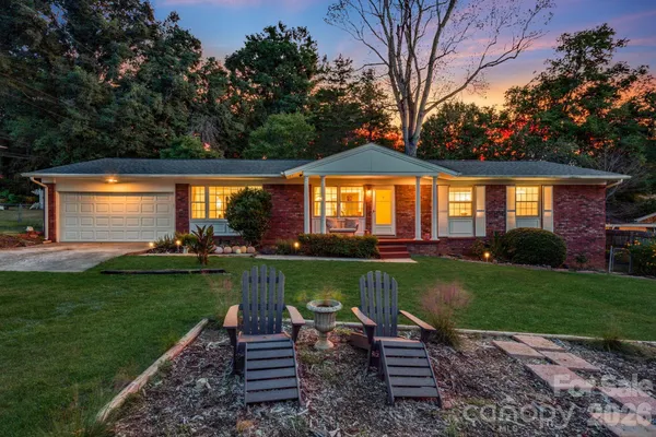 5 W MAPLE DR