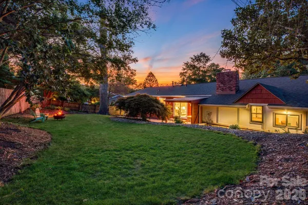 5 W MAPLE DR