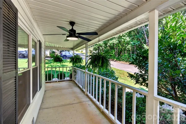 158 ROCKING PORCH RDG