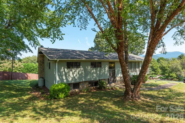 127 COLLEGE CIR