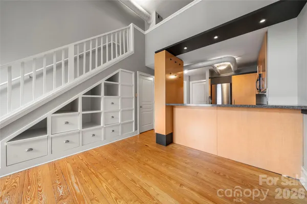404 N LAUREL AVE