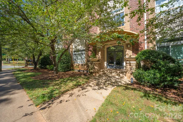 404 N LAUREL AVE