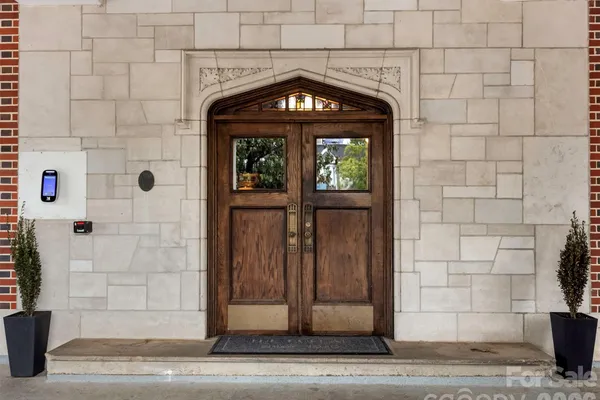 301 W 10TH ST 107