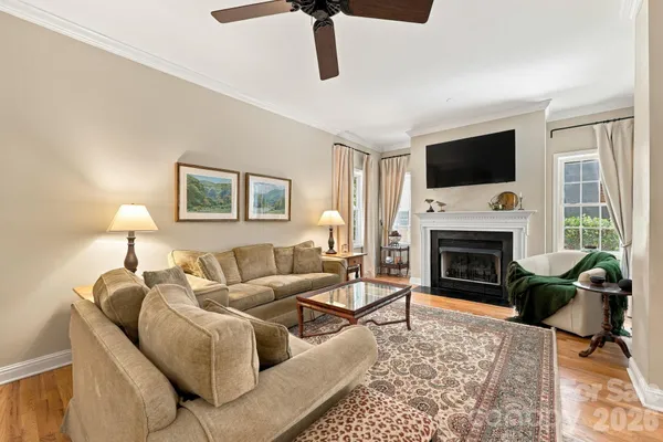 25 JONATHAN CREEK DR