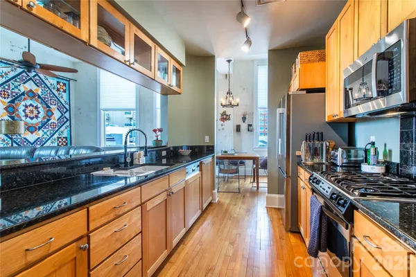 84 W WALNUT ST STE 501