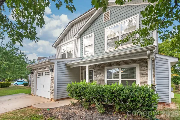 831 SINCLAIR DR