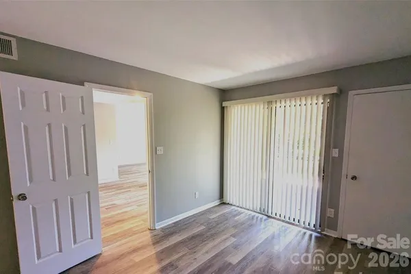 8021 CEDAR GLEN DR
