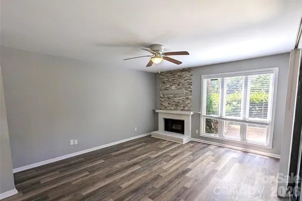 8021 CEDAR GLEN DR