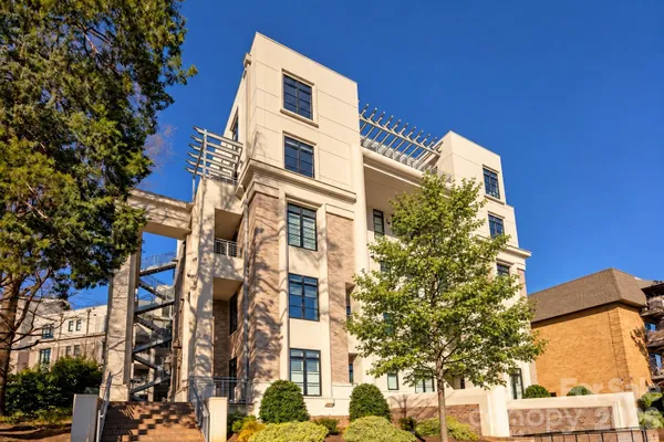 1333 QUEENS RD C4