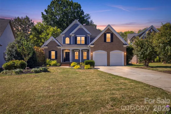 613 WEYBURN DR