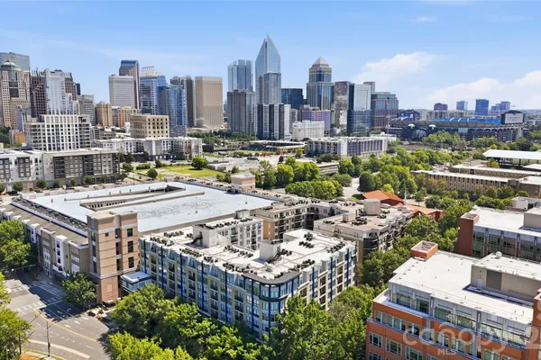 718 W TRADE ST