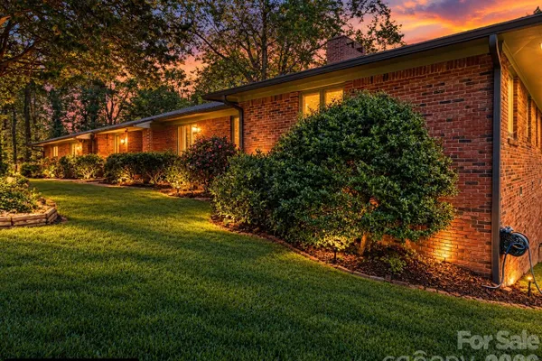 186 CATHERINE DR