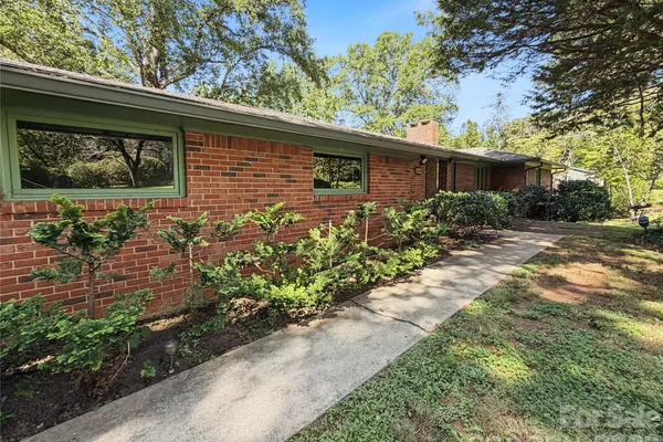 186 CATHERINE DR
