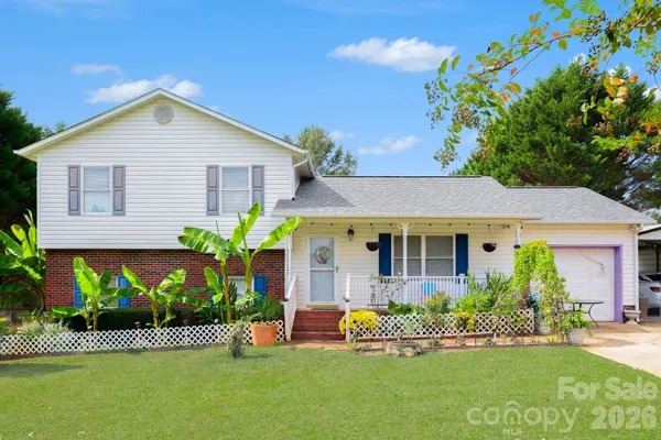 938 LYNDSEY BROOKE CT