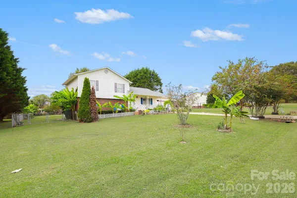 938 LYNDSEY BROOKE CT