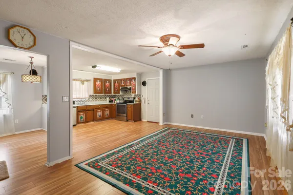 938 LYNDSEY BROOKE CT