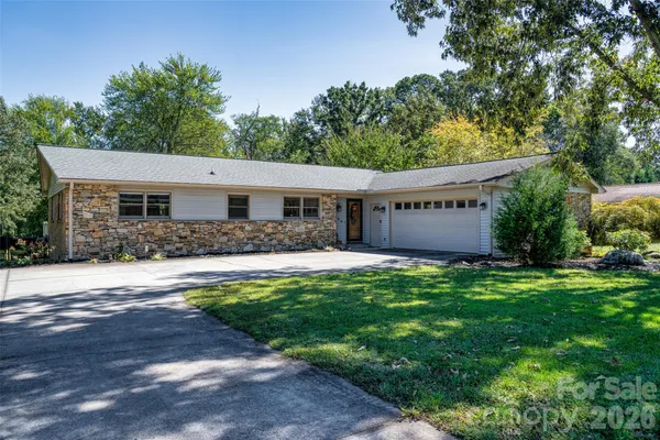 109 N GREENWOOD FOREST DR