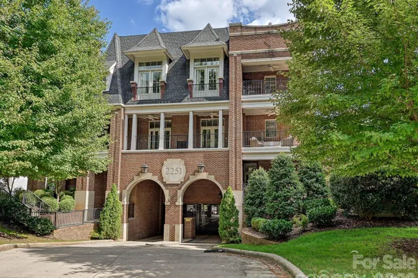 2251 SELWYN AVE 203