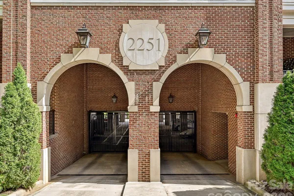 2251 SELWYN AVE 203