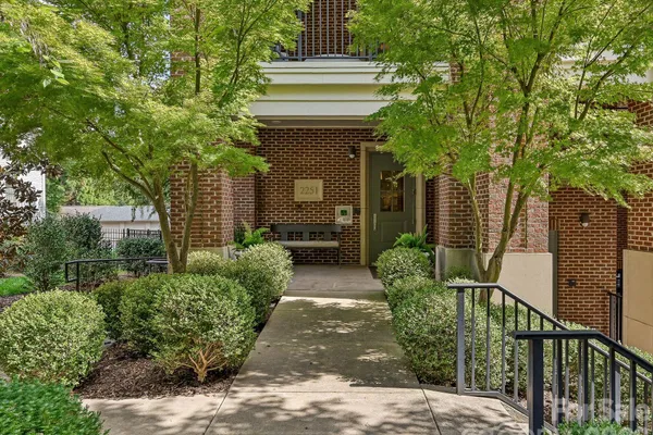 2251 SELWYN AVE 203