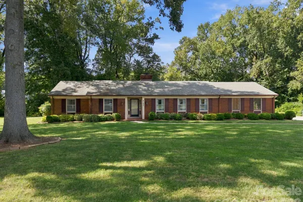 104 SPRUCE DR