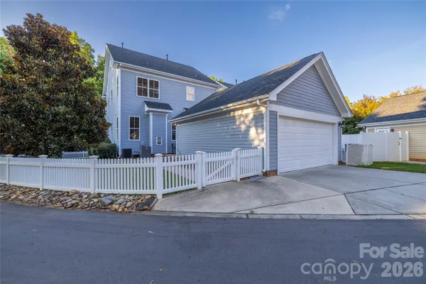 116 GRESHAM LN