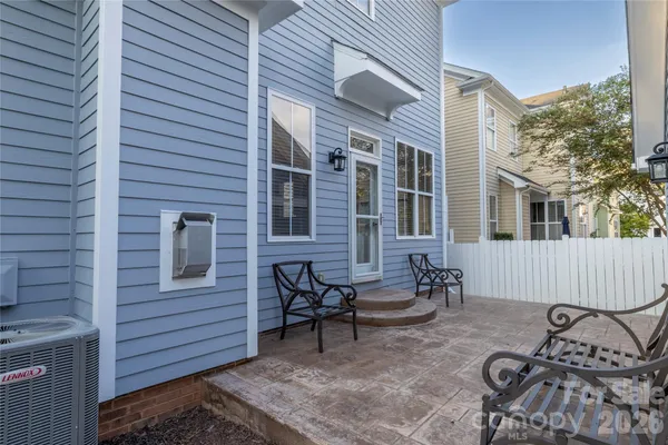 116 GRESHAM LN