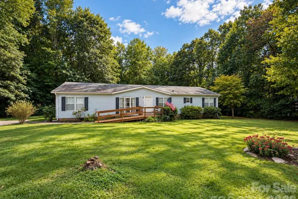 121 HAYSTACK LN