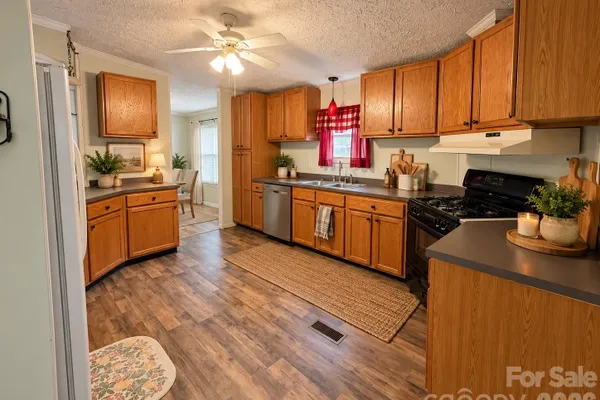 121 HAYSTACK LN