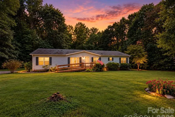 121 HAYSTACK LN
