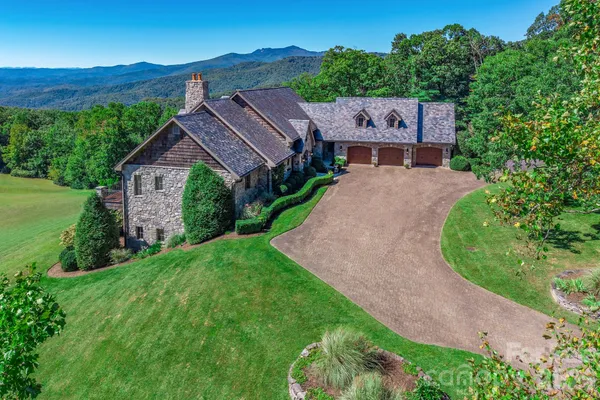 733 DOGWOOD LN