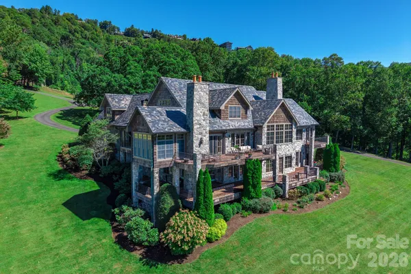 733 DOGWOOD LN