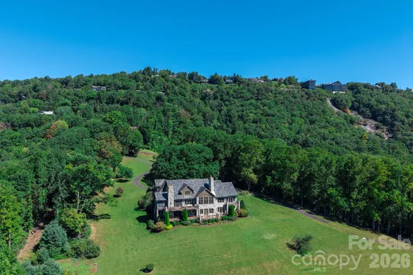 733 DOGWOOD LN